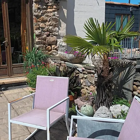 Les Deux Arches Bed & Breakfast